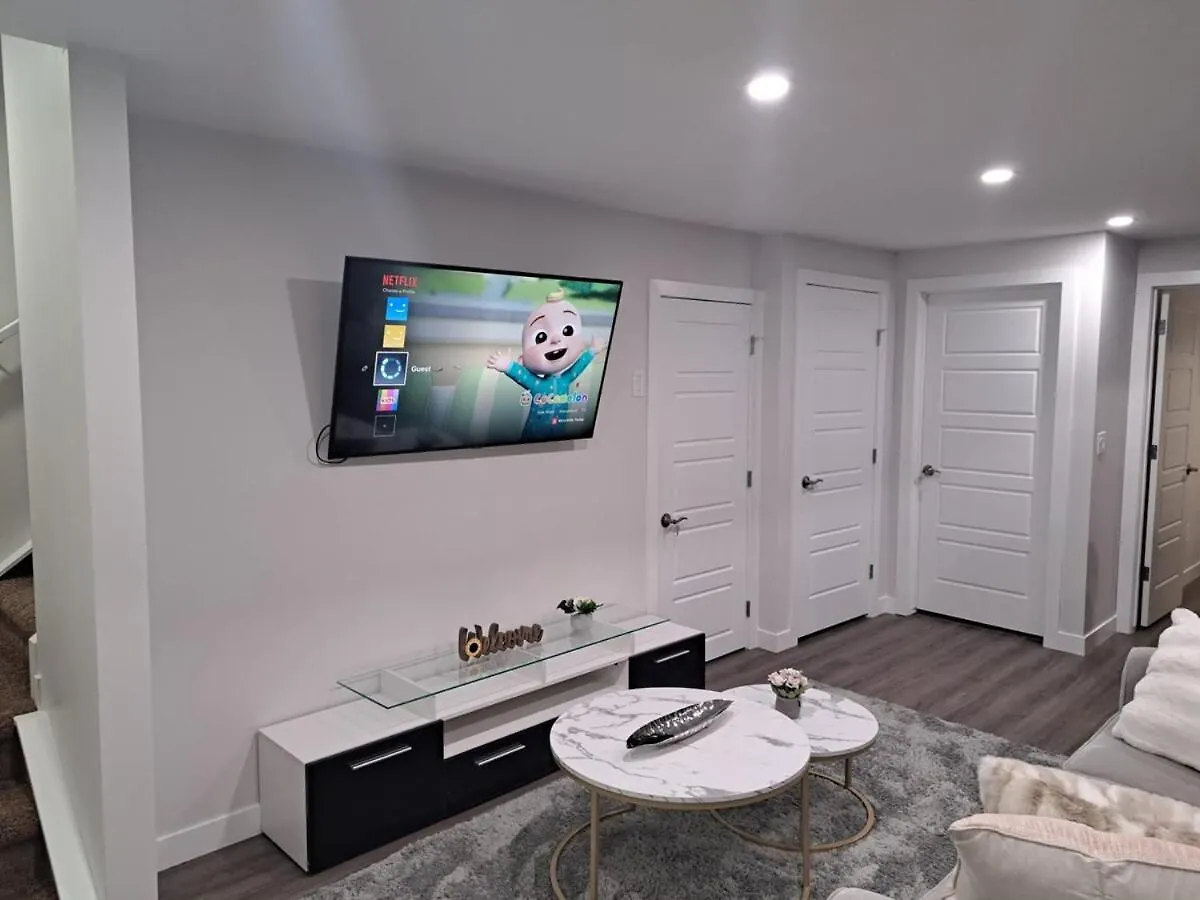 Cozy 2 Bedroom Walkout Basement 卡加利 加拿大